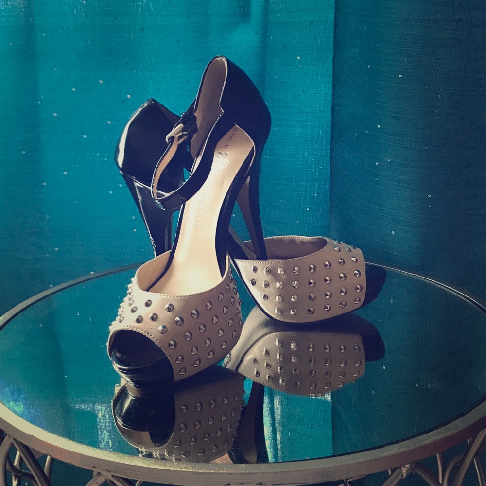 Rock & Republic studded heel